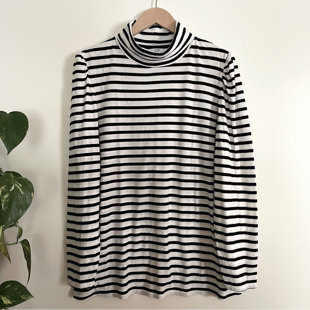 Crown & Ivy Black and White Striped Puff Shoulder Long Sleeve Turtleneck…